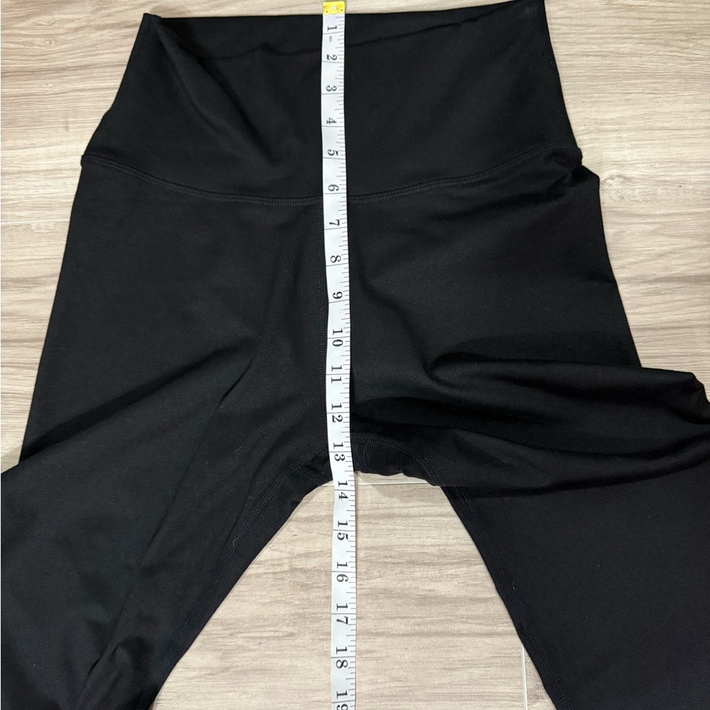 Black High-Waisted Leggings - Picture 2 of 4
